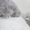 Man in de sneeuw. van Alie Ekkelenkamp