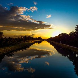 Dortmund-Ems-Kanal bei Sonnenuntergang van Tobi Bury