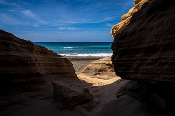 Durch die Sandsteine Richtung Meer von Christian Klös