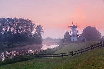 Le Moulin de Vlinder lors d'une matinée colorée sur Monique van Genderen (in2pictures.nl fotografie)