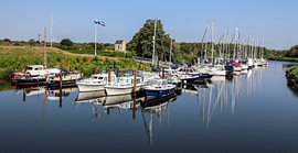 Waterboot weerspiegel van NatureFrameByExter