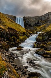Chute d'eau de Svodufoss au lever du soleil sur Marco Schep