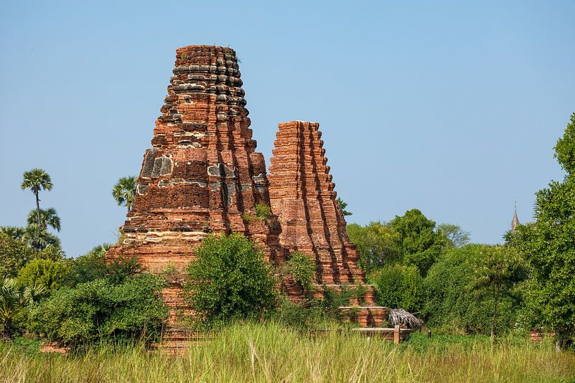 De tempels van Ava in Myanmar van Roland Brack