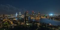 De skyline van Rotterdam met een verlichte De Kuip van MS Fotografie | Marc van der Stelt thumbnail