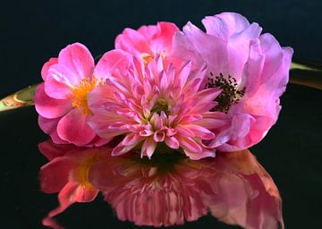 Flowerpower gespiegeld goud roze van raisa haveman