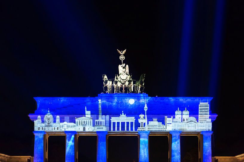 Berlin Skyline auf dem Brandenburger Tor von Frank Herrmann