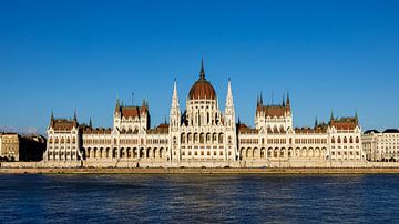 Le bâtiment du Parlement à Budapest sur Roland Brack