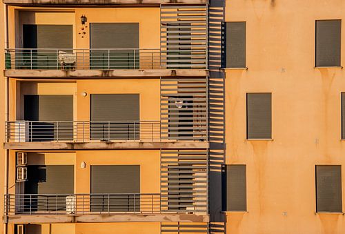 eine Fassade in Armação de Pêra