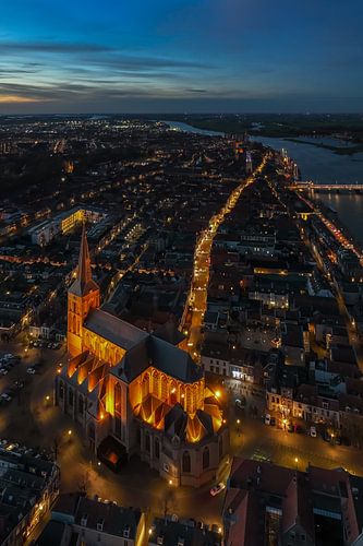 Bovenkerk Kampen in het avondlicht