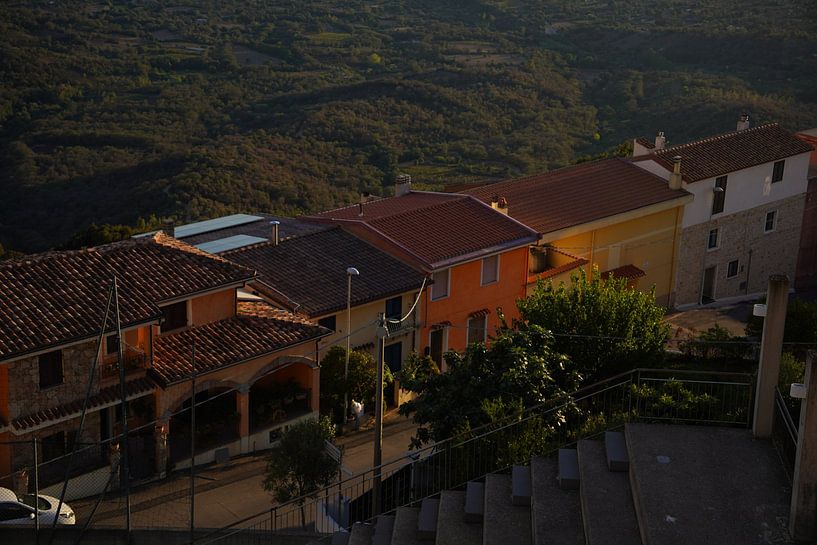 The evening light over a Mediterranean hilltop village. by Maeso Fotografie