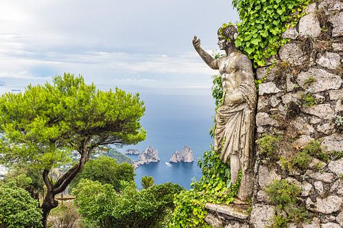 Die Insel Capri im Golf von Neapel in Italien