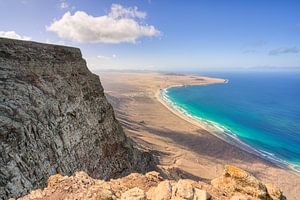 Blick vom Mirador de El Risco de Famara auf Lanzarote