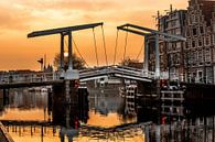 Gravestenenbrug in Haarlem in het zachte ochtendlicht van Bart Veeken thumbnail