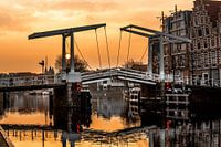 Gravestenenbrug in Haarlem in het zachte ochtendlicht