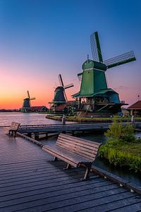 A view of windmills sur Costas Ganasos