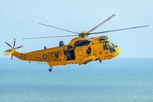 Vorbeiflug eines Westland Sea King HAR3A Rettungshubschraubers der Royal Air Force in Beachy Head.