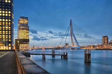 Blauwe uurtje in Rotterdam van Cor de Hamer