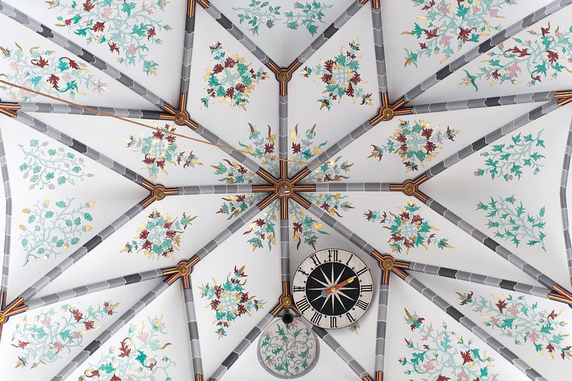 Plafond kerk met klok von Mark Verheijen