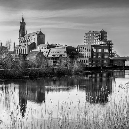 Weerspiegelingen van de skyline van Wetteren, België