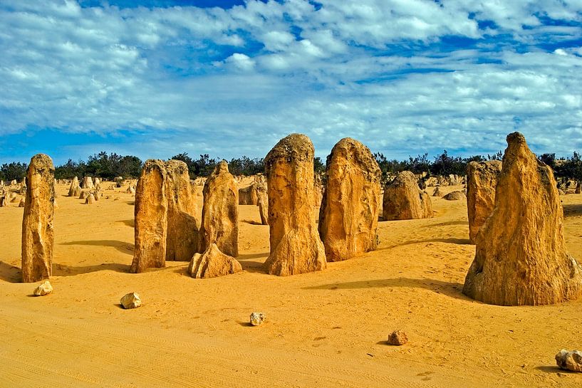 Guardians of the desert - the pinnacles in Nambung National Park by WeltReisender Magazin