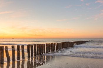 Zonsondergang op het strand van Cadzand-bad