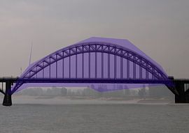 Die Waalbrücke (lila) von Edwin Arendts