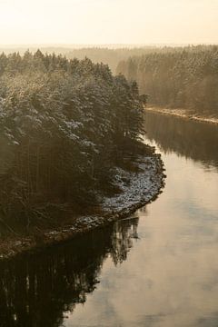 Winterse rivier van Axel Weidner