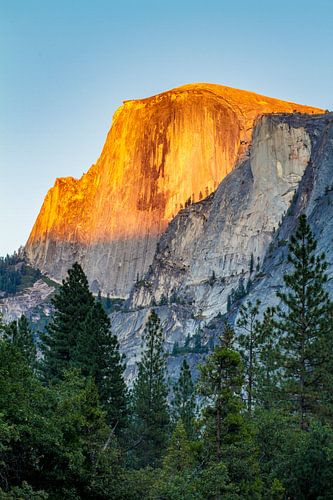 Half Dome vangt laatste zonnestralen van de dag, Yosemite National Park