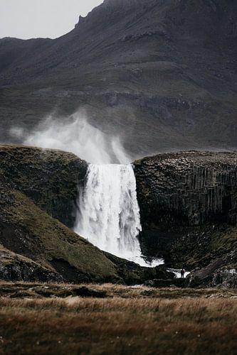 Der Svöðufoss-Wasserfall in Island – raue Natur auf der Halbinsel Snæfellsnes