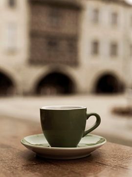 Kopje koffie op het terras in Bordeaux van BY MIRNA