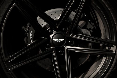 Aston Martin rim