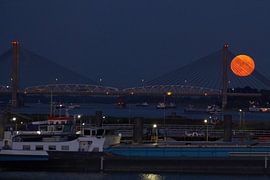 Mondaufgang Martinus Nijhoff Brücke von Piet van Rijswijk