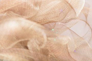 Beige netstof met lichtreflecties van Mixed media vector arts