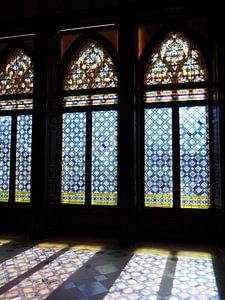 Kirchenfenster mit Glasmalerei