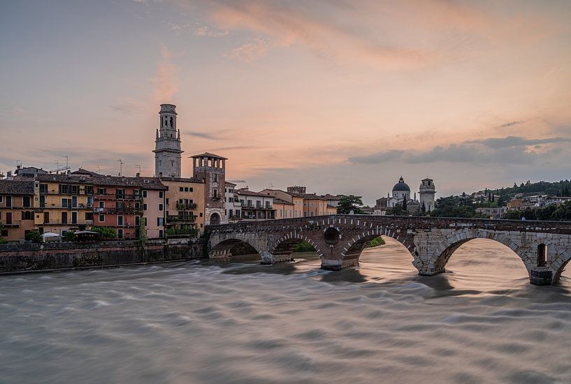Die Ponte Prieta in Verona bei Sonnenuntergang von Jeroen de Jongh Fotografie
