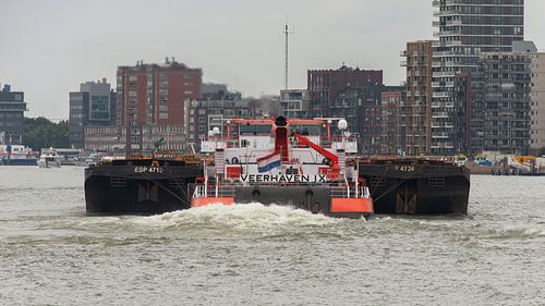 De grote, stoere duwboot
