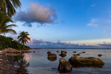 L'heure bleue sur l'île d'Isla Mujeres. sur Erik de Rijk
