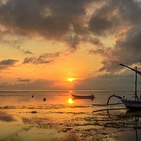 Sonnenaufgang in Sanur (Bali, Indonesien) von Ardi Mulder