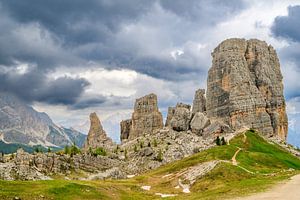 Die Cinque Torri-Berge in den Dolomiten im Frühling