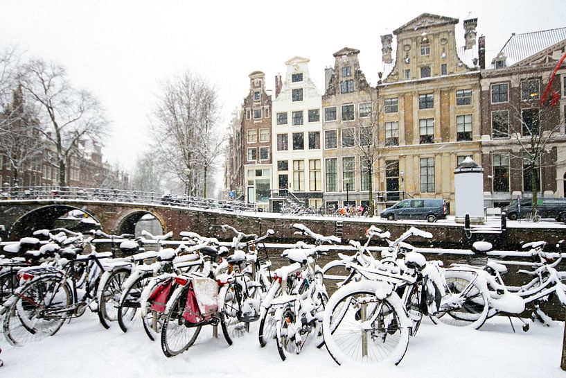 Radfahren im Schnee in Amsterdam Niederlande von Eye on You