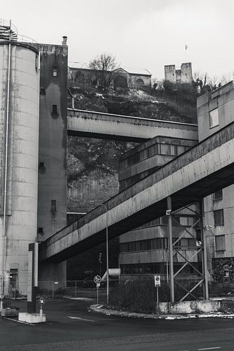 Industriële Verbinding: Het Contrast tussen Oude en Nieuwe Structuren