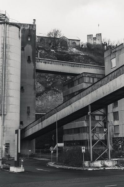 Industriële Verbinding: Het Contrast tussen Oude en Nieuwe Structuren van Melvin Meijer