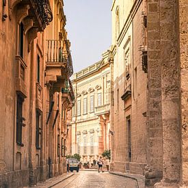 Narrow street in the silent city of Mdina | City photography | Travel photography by Daan Duvillier | Dsquared Photography