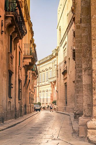 Enge Straße in der stillen Stadt Mdina | Stadtfotografie | Reisefotografie