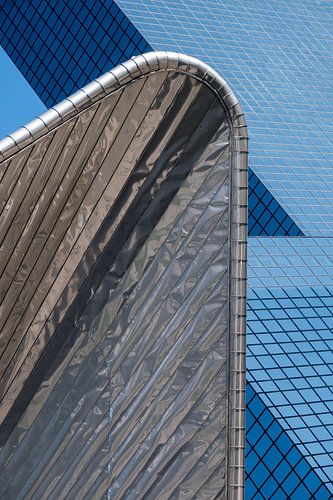 Rotterdam Centraal Station met de Delftse Poort (close-up)