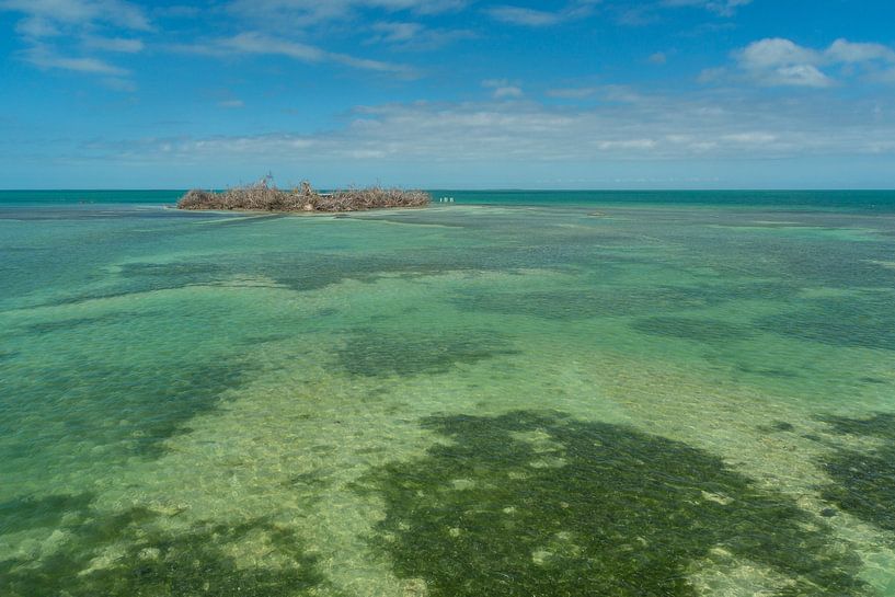 USA, Florida, Endless turquoise silent caribbean ocean and small island by adventure-photos
