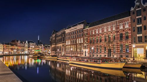 Boats on the Rokin in Amsterdam in the evening