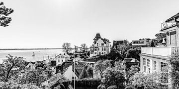 Treppenviertel in Hamburg-Blankenese - Monochrom von Werner Dieterich