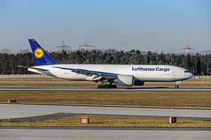 Boeing 777F der Lufthansa Cargo (D-ALFB).