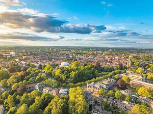 Frühlingshafter Sonnenuntergang in Zwolle von oben